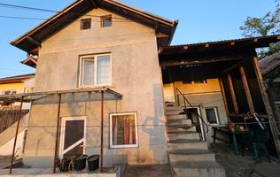 Casa 127mp mobilata/utilata+ anexa+garaj+beci+teren intravilan 1233 mp