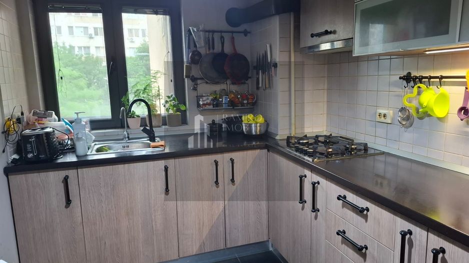 Apartament 3 camere Bd Alexandru Obregia - Poză 1
