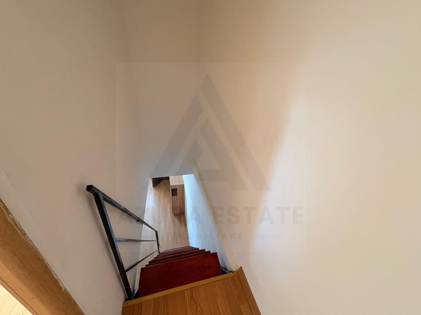 Garsonieră 36 mp compartimentată pe 2 niveluri in zona Terezian - Poză 13