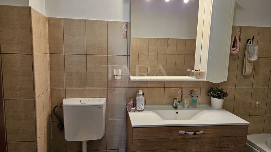 Apartament spațios, 2 camere, 2 balcoane, în zona Florilor. - Poză 5