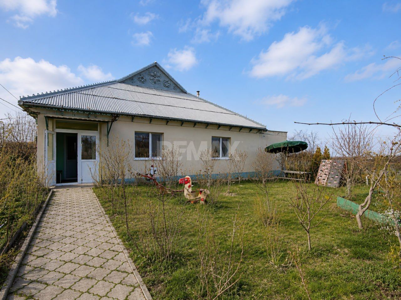 Cahul – Casă 3 Camere + Living | 139 m² | Teren 7.7 ari + Garaj | 89.900 € - Poză 2