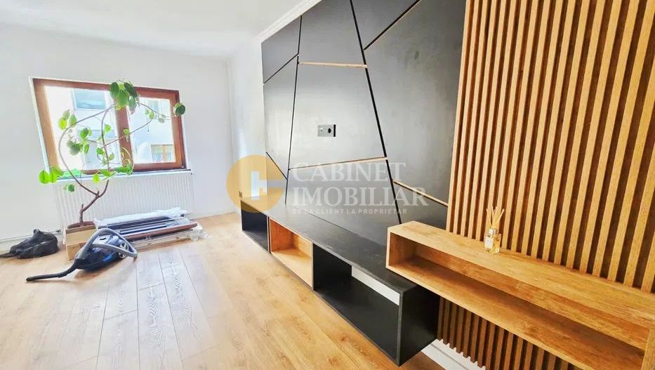 Chirie - 3 camere - Centru - Poză 2