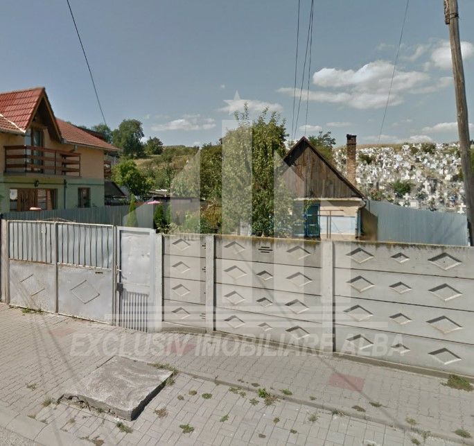 Casa individuala de vanzare cu teren - Poză 1