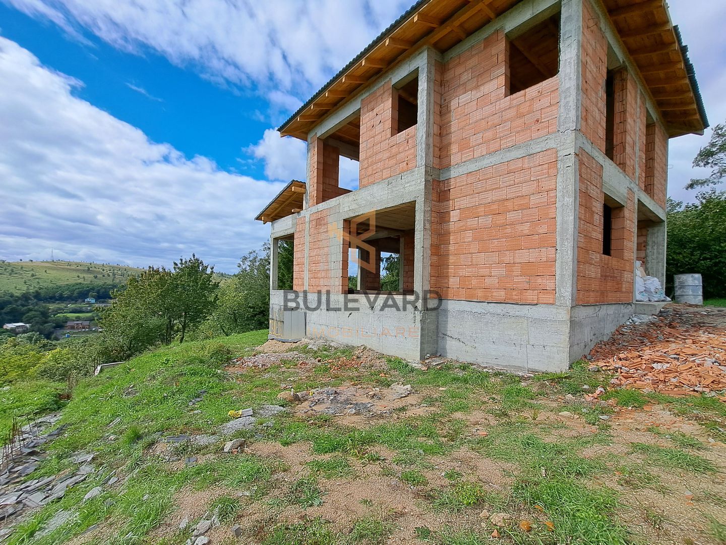 Casa la rosu 172 mp utili, 750 mp teren, view superb! - Poză 2