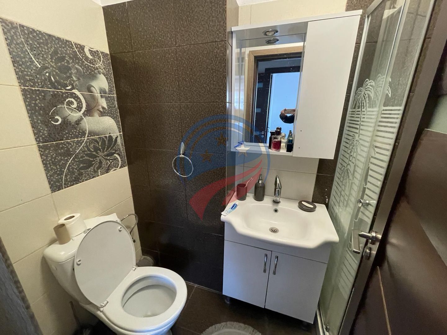 Casa moderna alcatuita din trei apartamente, zona Rovine - Poză 12