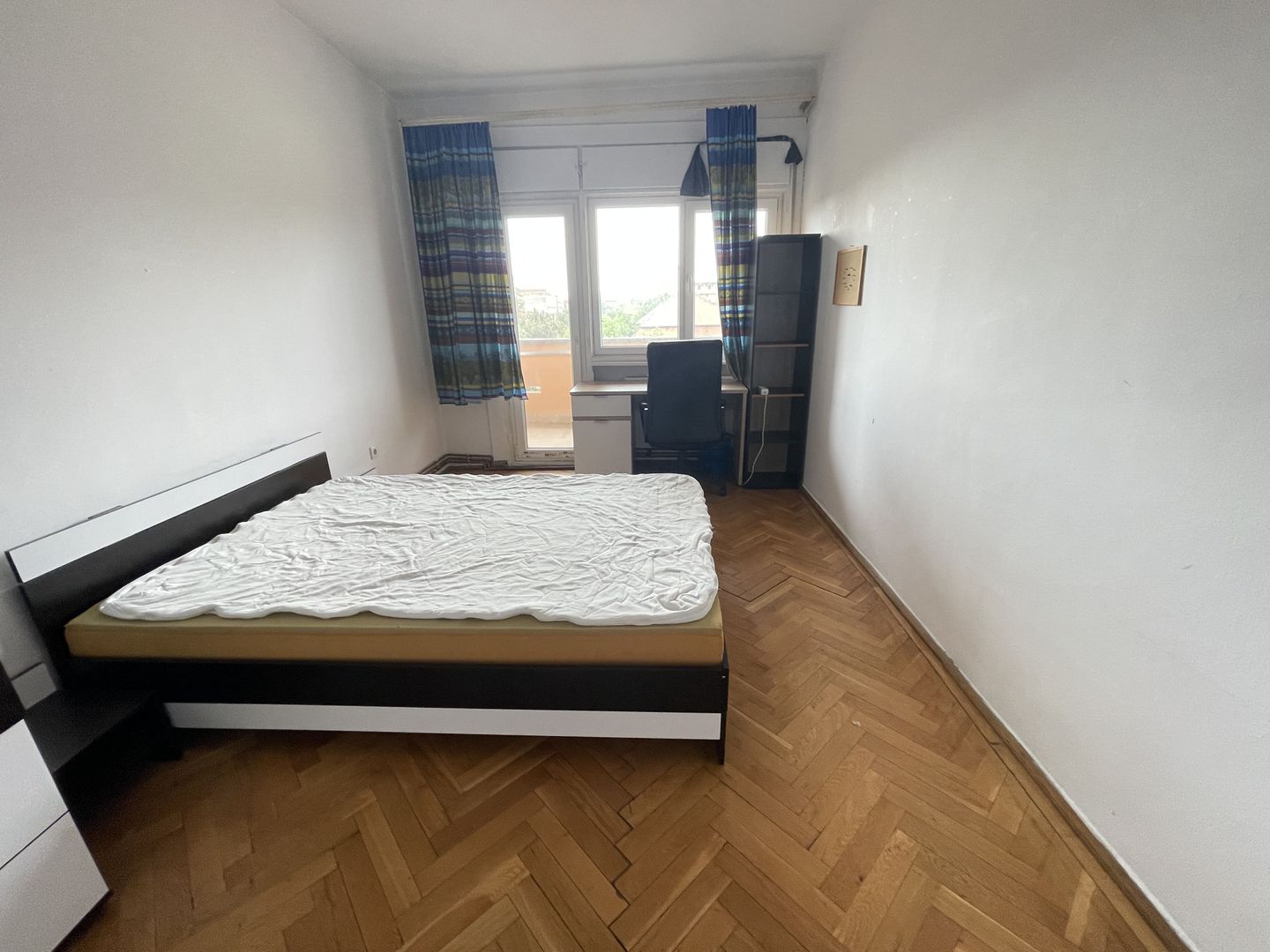 SPATIOS IN ZONA MEDICINEI -4 camere,garaj propriu si boxa - Poză 13