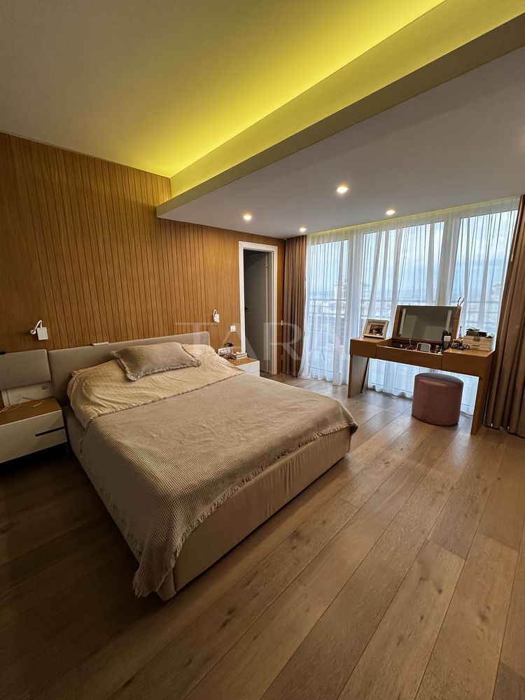 Penthouse spectaculos, 210mp utili, 260 mp terase, 2 parcari subterane - Poză 5