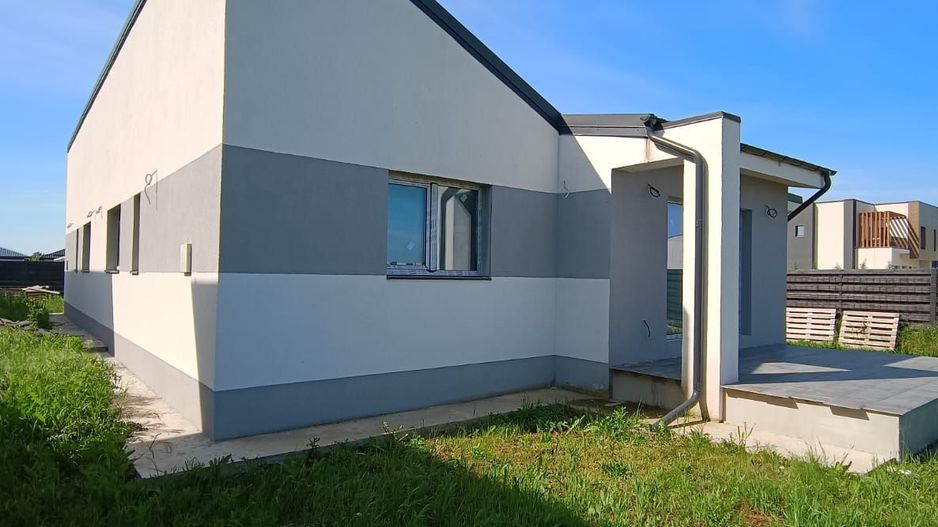 Case pe parter Tunari, zona linistita, curte MARE 350m - Poză 4