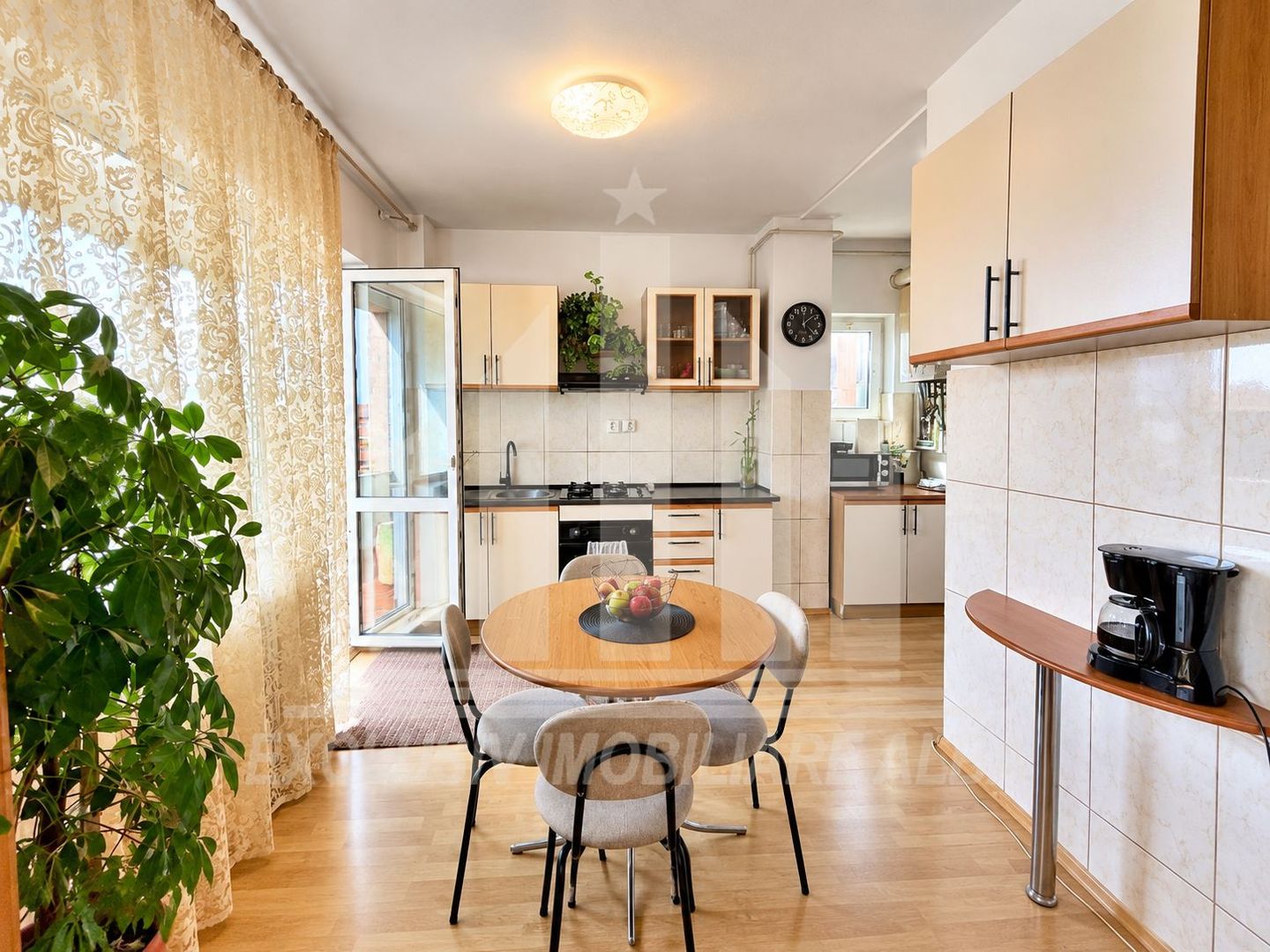 Apartament 4 camere decomandate | 101 mp | 2 bai | Cetate - Piata - Poză 3