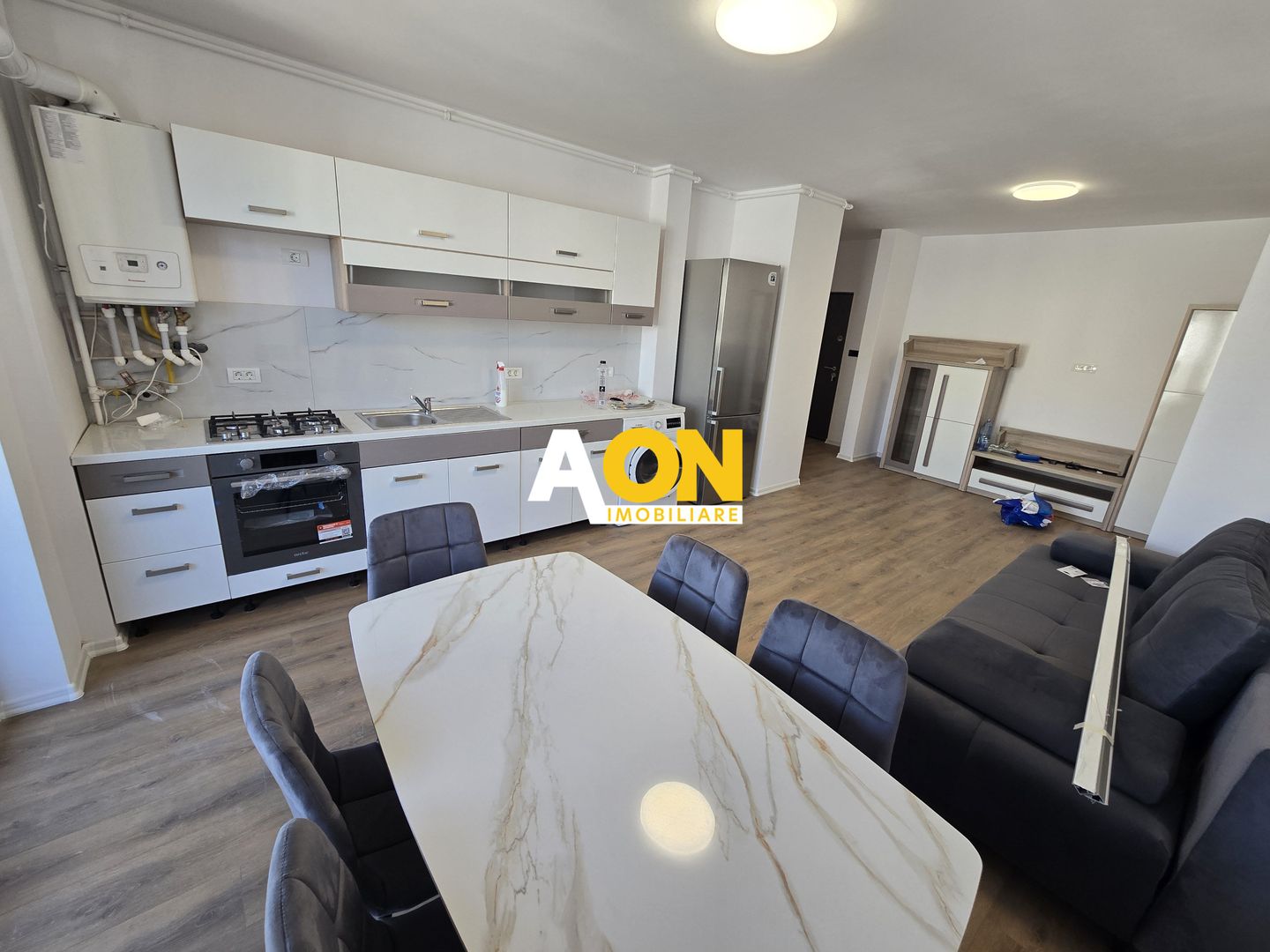 Apartament cu 3 Camere, Bloc Nou, Prima Închiriere, Zona Centru - Poză 1