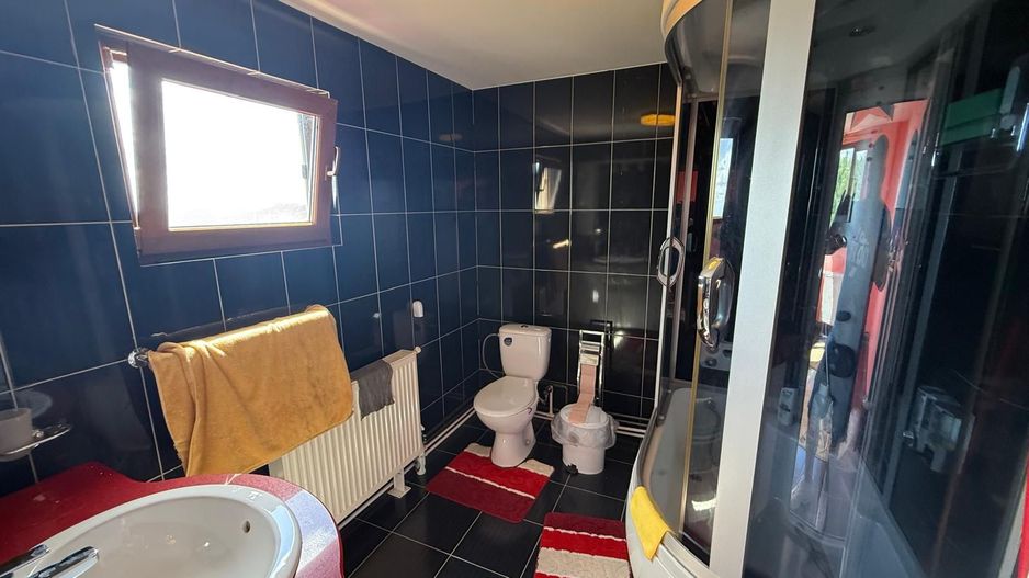 Vila S+P+1,+ garaj inchis + terasa si teren intravilan 6300 mp - Poză 18