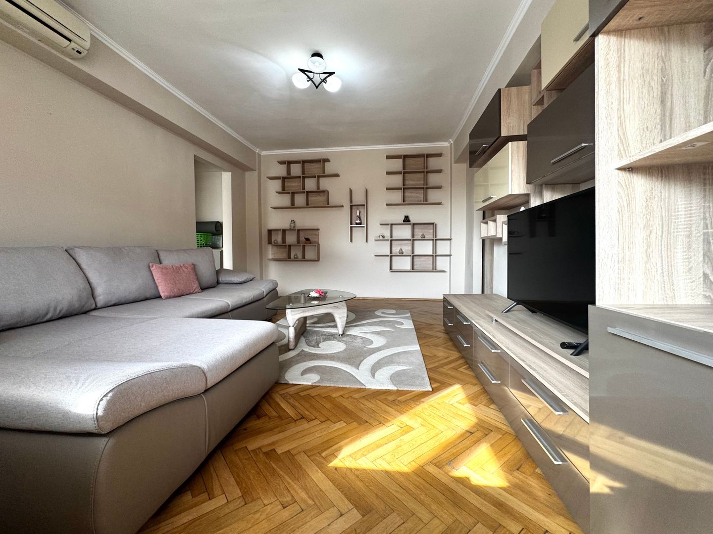 Apartament 2 camere, spațios,  în inima Timișoarei -  Piața Victoriei - Poză 2