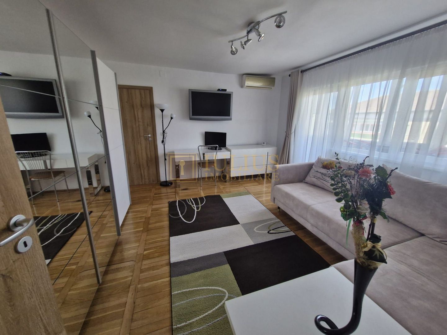 2 camere, Spitalul Judetean, centrala proprie, ideal pentru familie, studenti - Poză 2