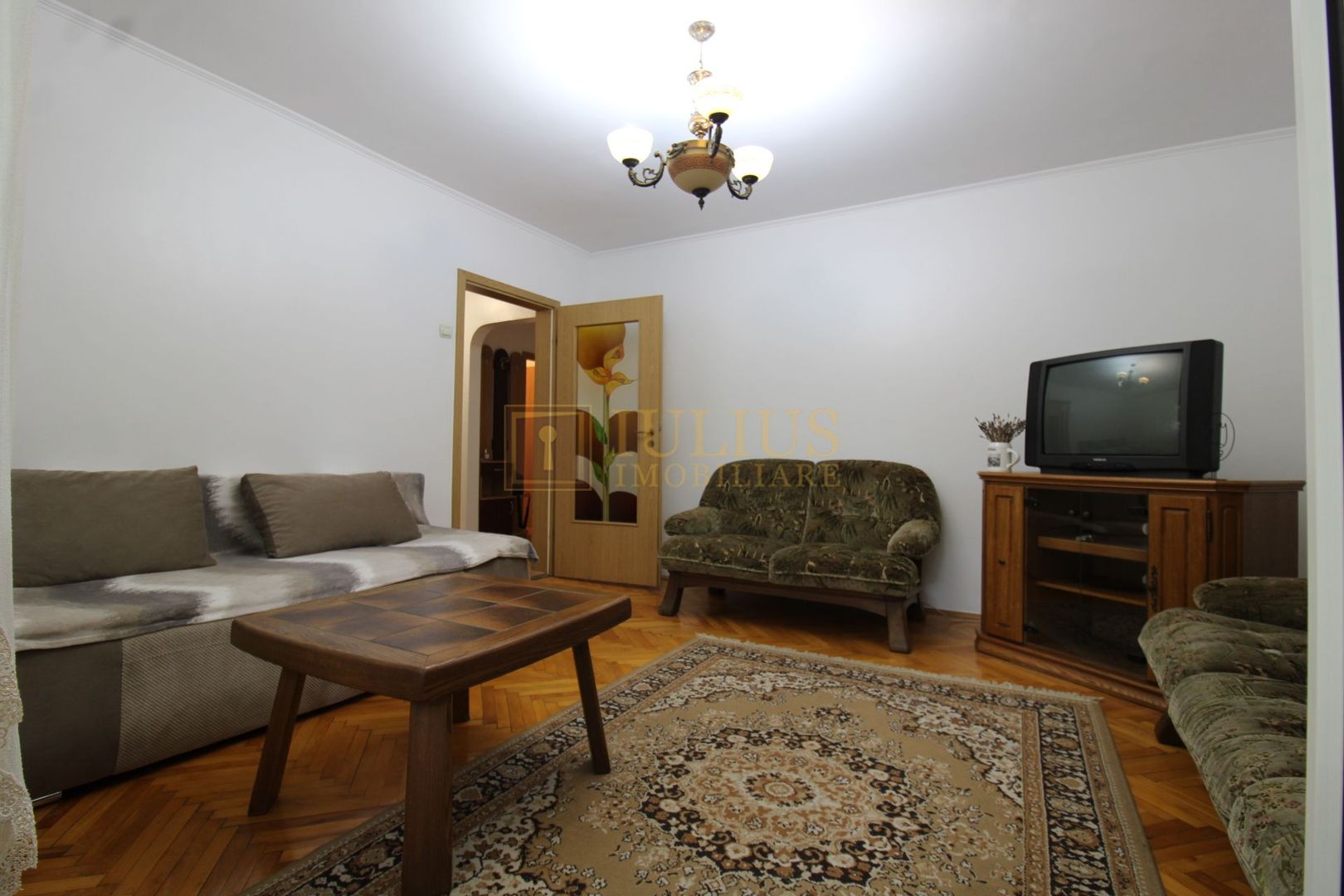 Apartament spatios, 3 camere, 2 bai, ideal pentru studenti - Poză 2