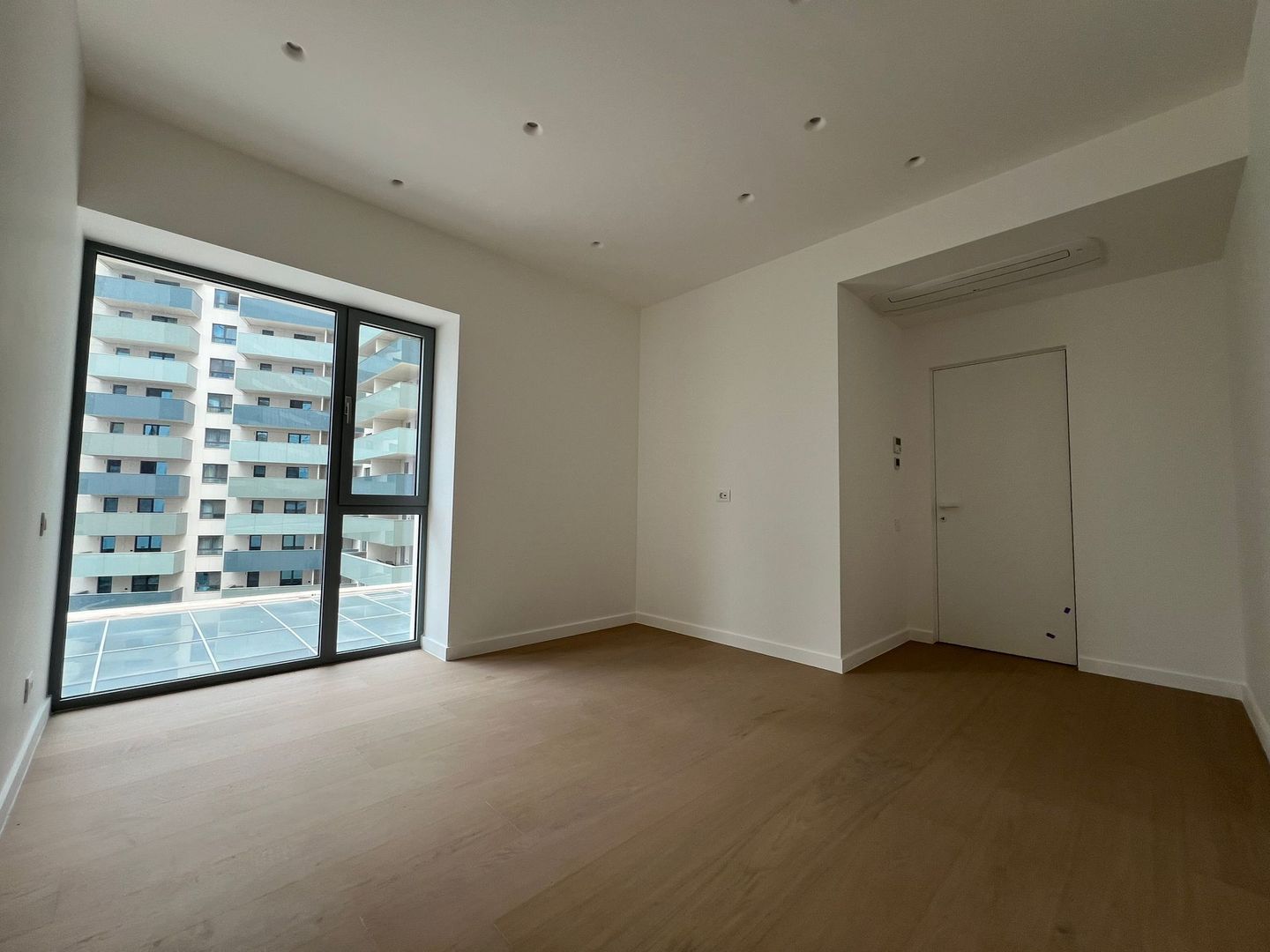 Apartament 2 camere de vanzare Aviatiei Tower Barbu Vacarescu - Poză 1