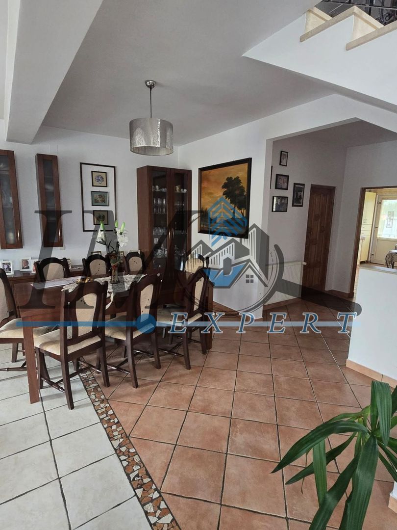 Casă de vânzare zona centrala Aiud - Poză 2