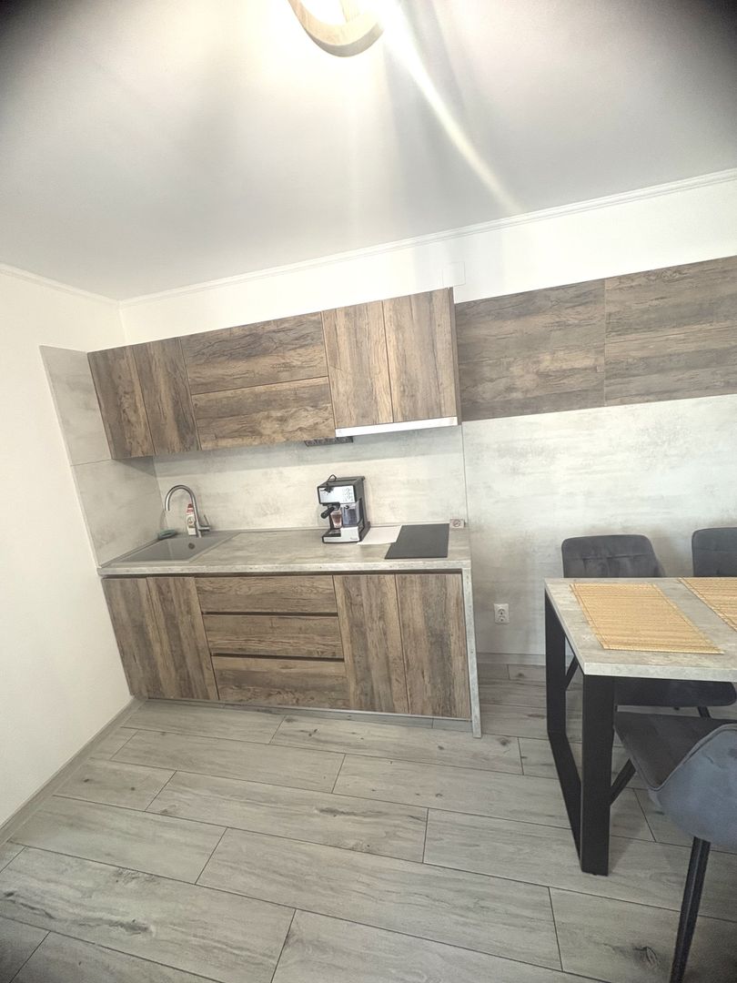 Apartament la casă, cu 4 camere - Poză 3
