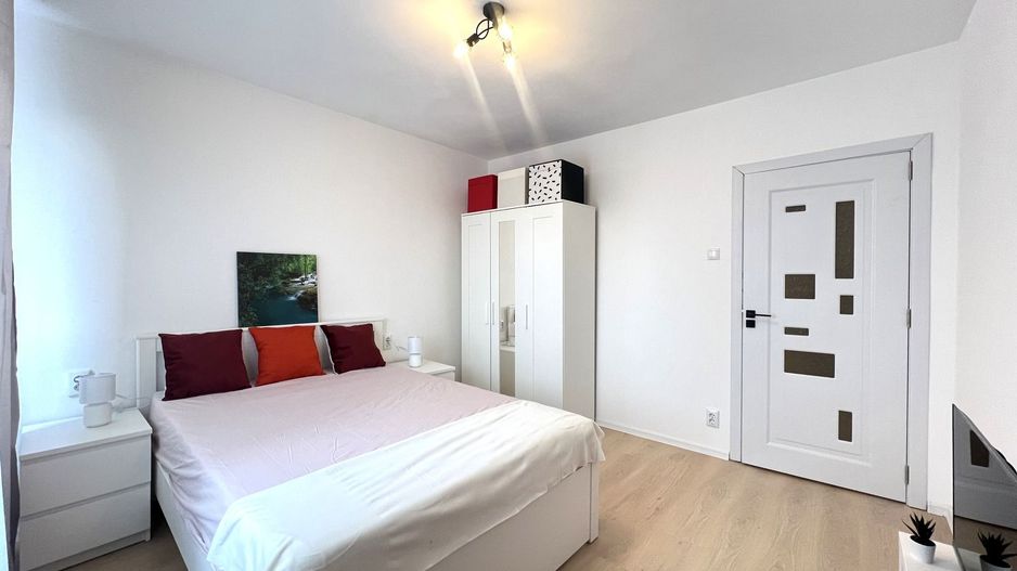 2 camere renovat complet vedere spate Bd. Dinicu Golescu-Gara de Nord - Poză 3