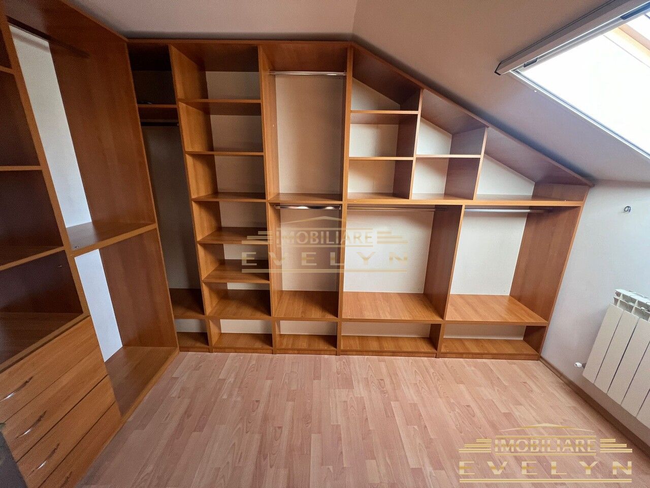 Apartament de vanzare pe doua nivele, zona Pietonalul Transilvaniei, pret 180000 euro - Poză 12