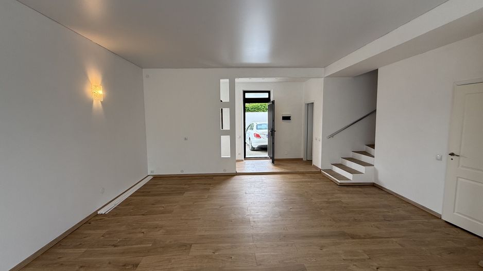Vila 4 camere cu arhitectura deosebita langa pădure in Corbeanca ! - Poză 4