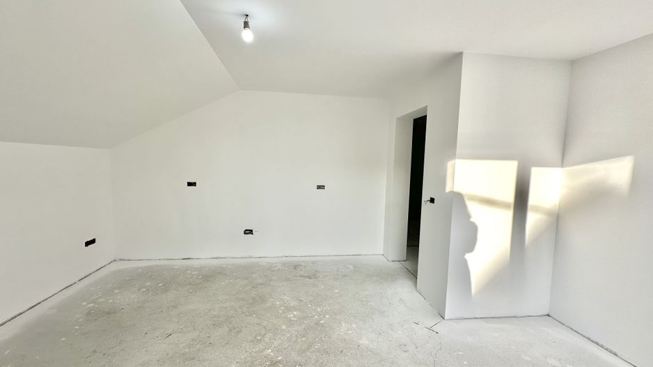 Casă individuală de vanzare  cu garaj și curte proprie – Hălchiu - Poză 14