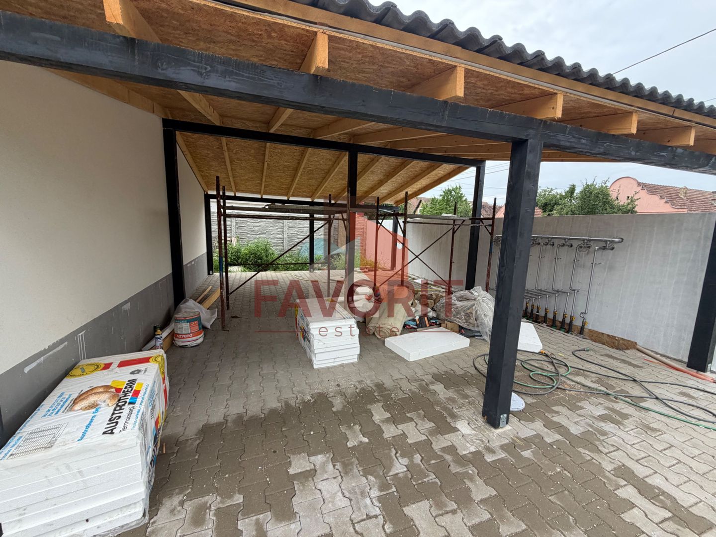 Carport. Toate utilitatile. In vatra veche la asfalt. - Poză 18