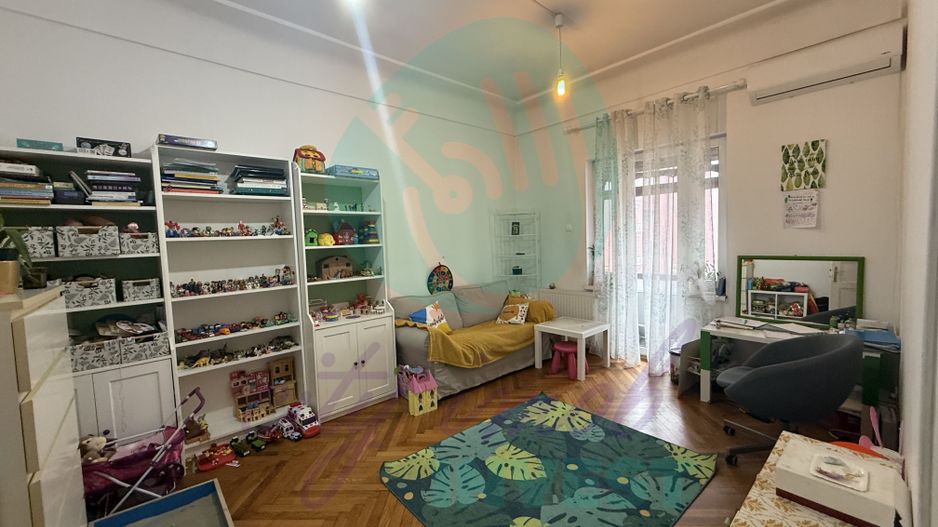 Spatiu, lumina si eleganta intr-un apartment interbelic - Poză 11