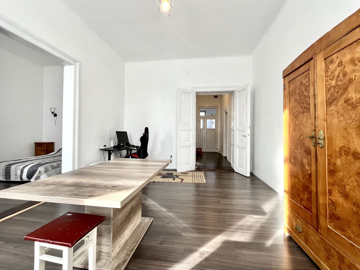 Un apartament care îți oferă orașul la un pas și vedere la Bega - Poză 5