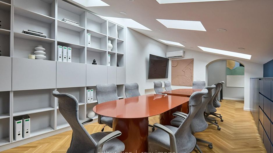 Birou amenajat | Mobilat si utilat | Cladire consolidata si renovata - Poză 22