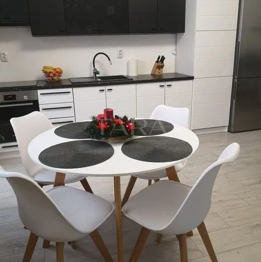 De vanzare apartament cu 3 camere in Floresti. - Poză 2