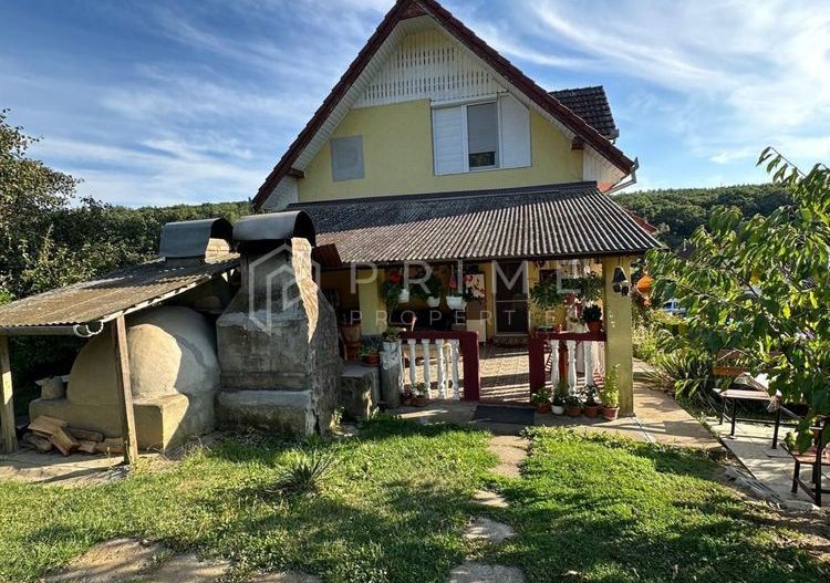 Casă spațioasă de vânzare – Corunca, zona Vatman - Poză 2