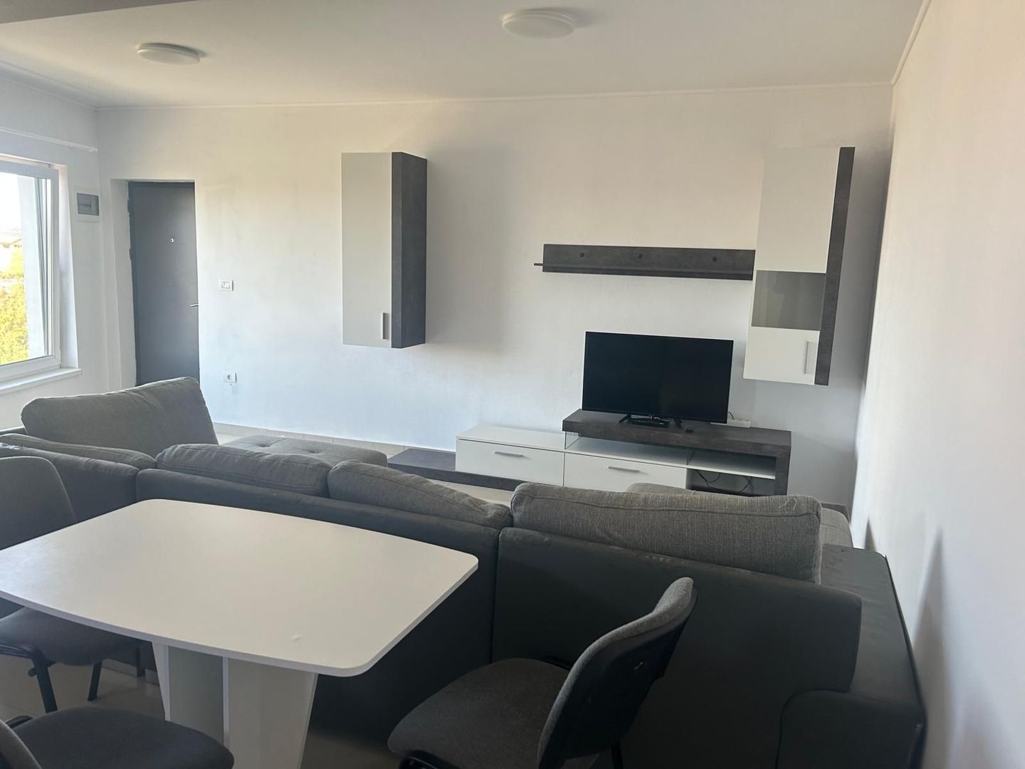 Apartament modern I Intrare separată, din curte I Dumbrăvița - Poză 2