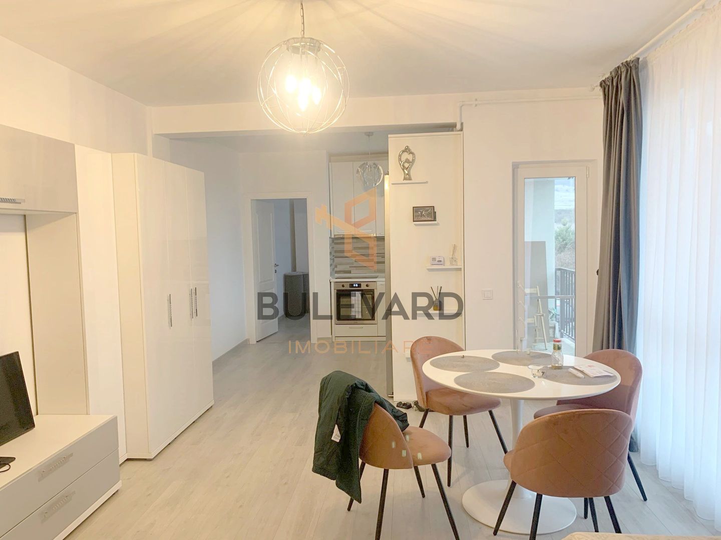Apartament cu 2 camere, zona strazii Tineretului! - Poză 1