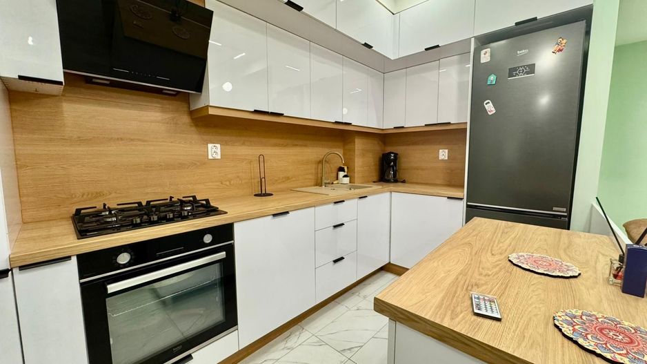 COSMOPOLIS - Apartament cu 3 camere si gradina, mobilat si utilat. - Poză 6
