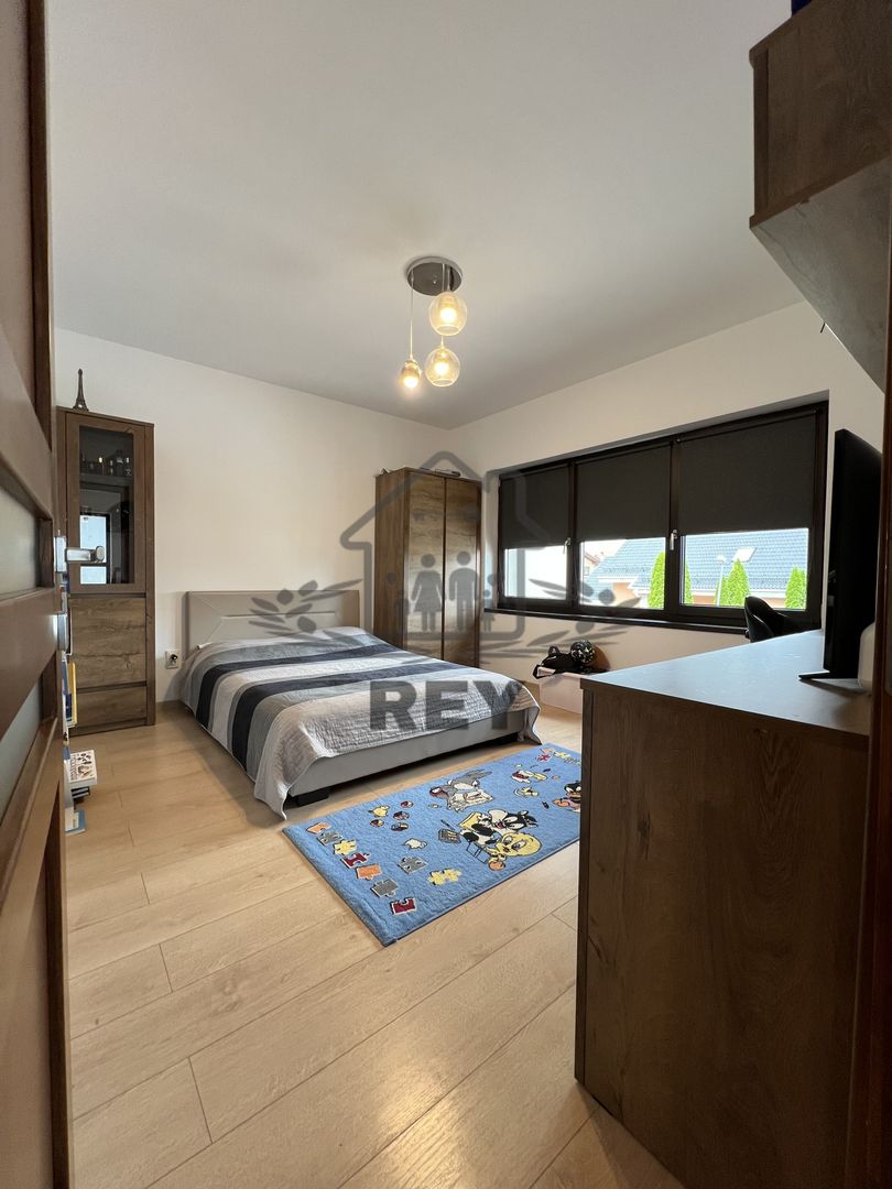 Casă de tip triplex la vânzare 6 camere /Șelimbăr /Secția 1 de Poliție - Poză 13