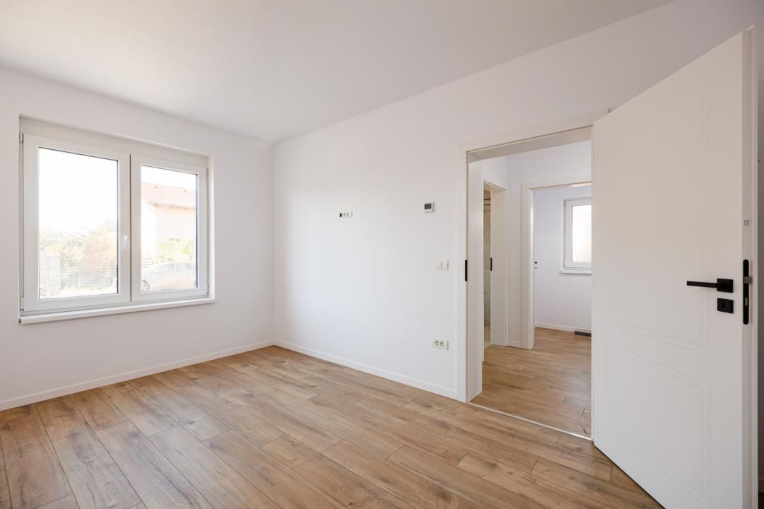 Duplex P+E în Moșnița Nouă, 3 dormitoare, 3 bai, teren 403 mp. Comision 0% - Poză 14