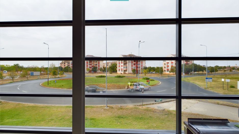 Spațiu comercial modern cu parcare proprie - Poză 16