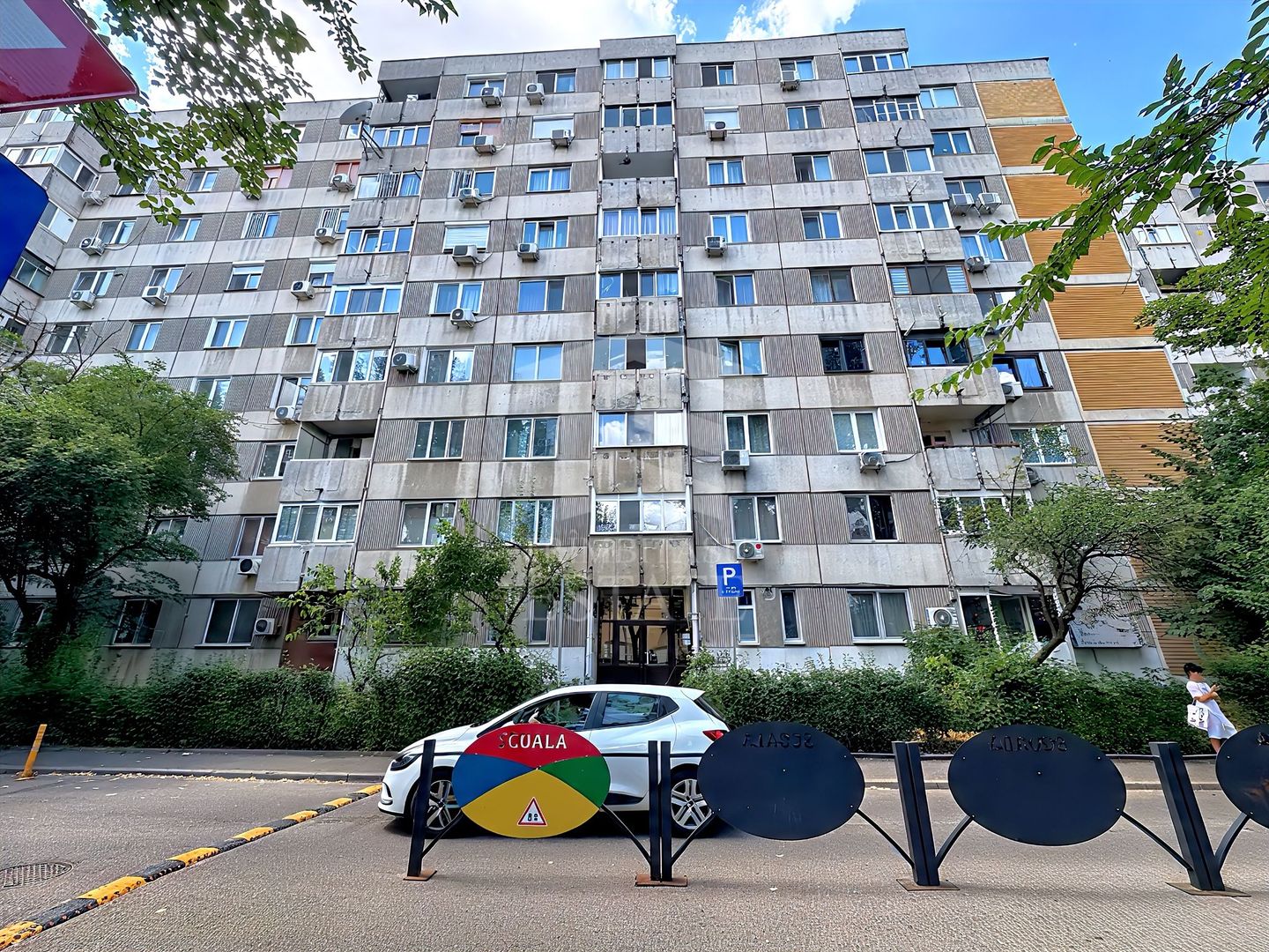 3 camere et 3 bloc 1981 2 băi Centrală proprie Metrou Gorjului 7 min - Poză 1