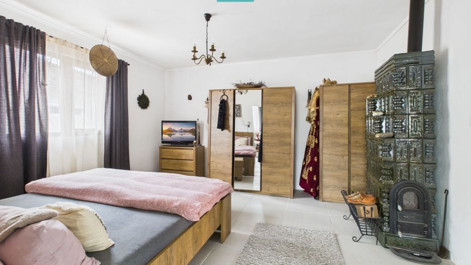 Casă renovată în localitatea Comănești, Arad - Poză 5