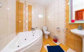 Pensiune de vânzare în Râșnov | 14 camere | 427 mp - Poză 42