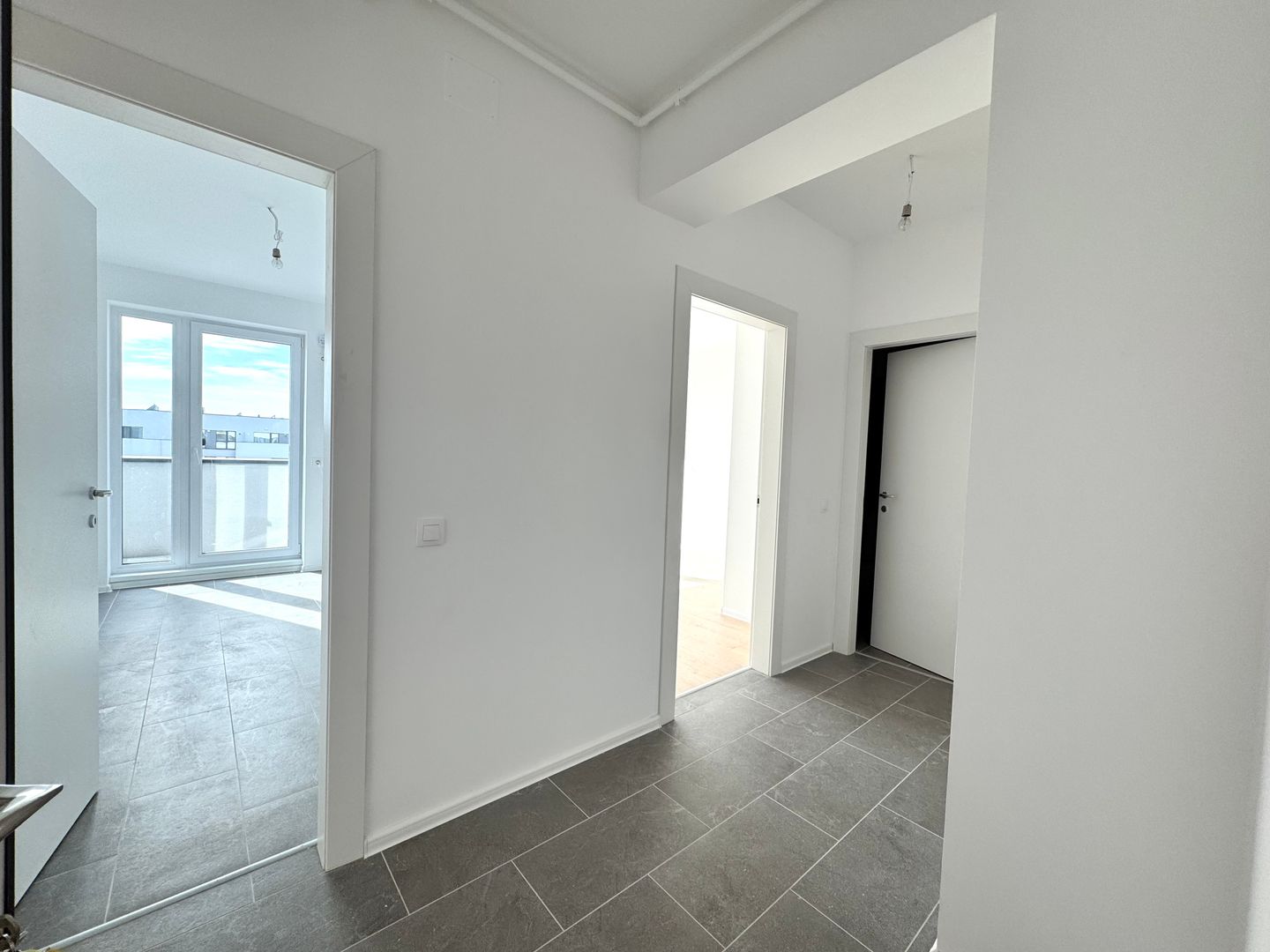 3 camere. Bucătărie închisă. Vedere panoramică. Reper Mall Colosseum - Poză 10