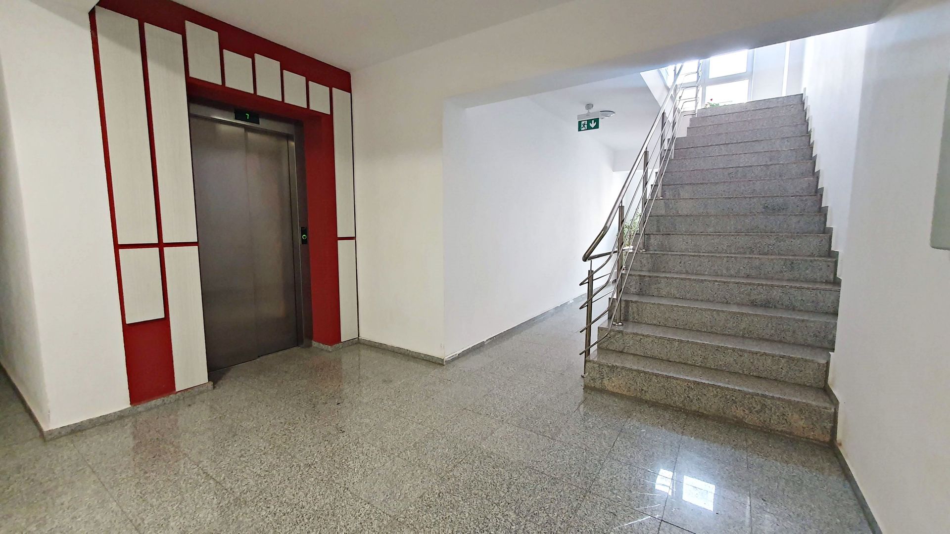 Ansamblul Maurer, bloc nou, vis-a-vis de Coresi, mobilat si utilat - Poză 14