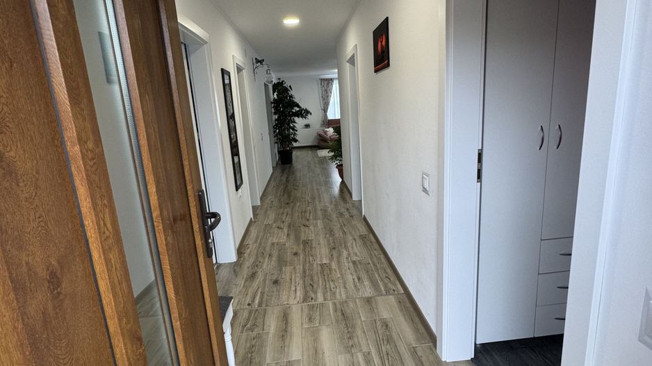 Casă de vânzare în localitatea Nazna - Poză 2