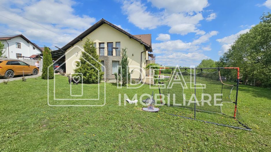 Vila Moderna cu 5 camere, garaj si 921 mp de curte, in Tocile - Poză 2