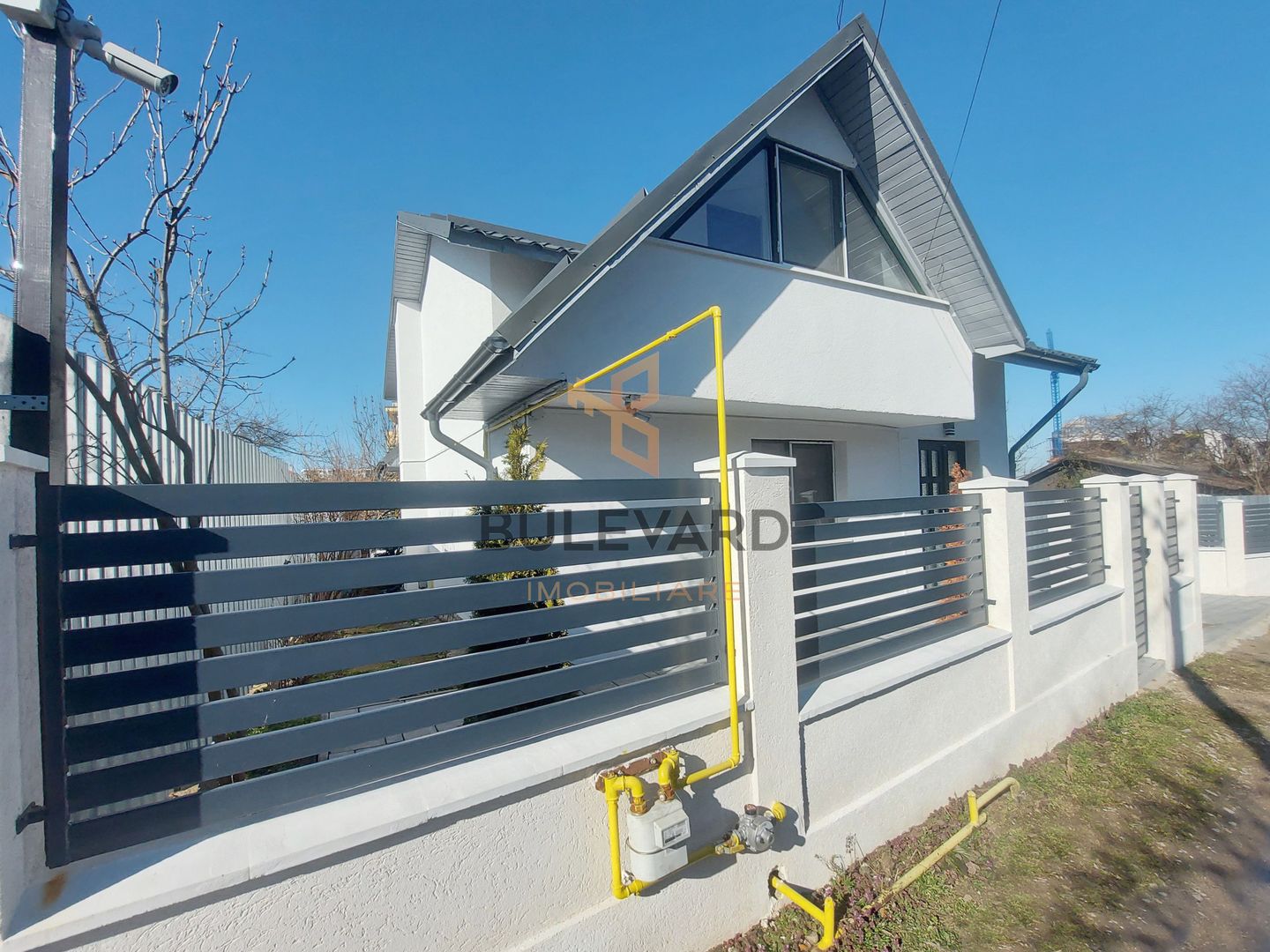 Casa individula cu teren de 561 mp! - Poză 1