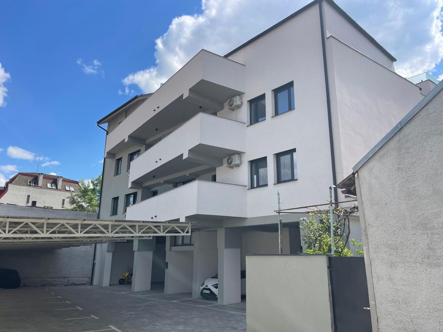 Oază urbană lângă Parcul Brătianu–apartament modern cu terasă spațiosa - Poză 2