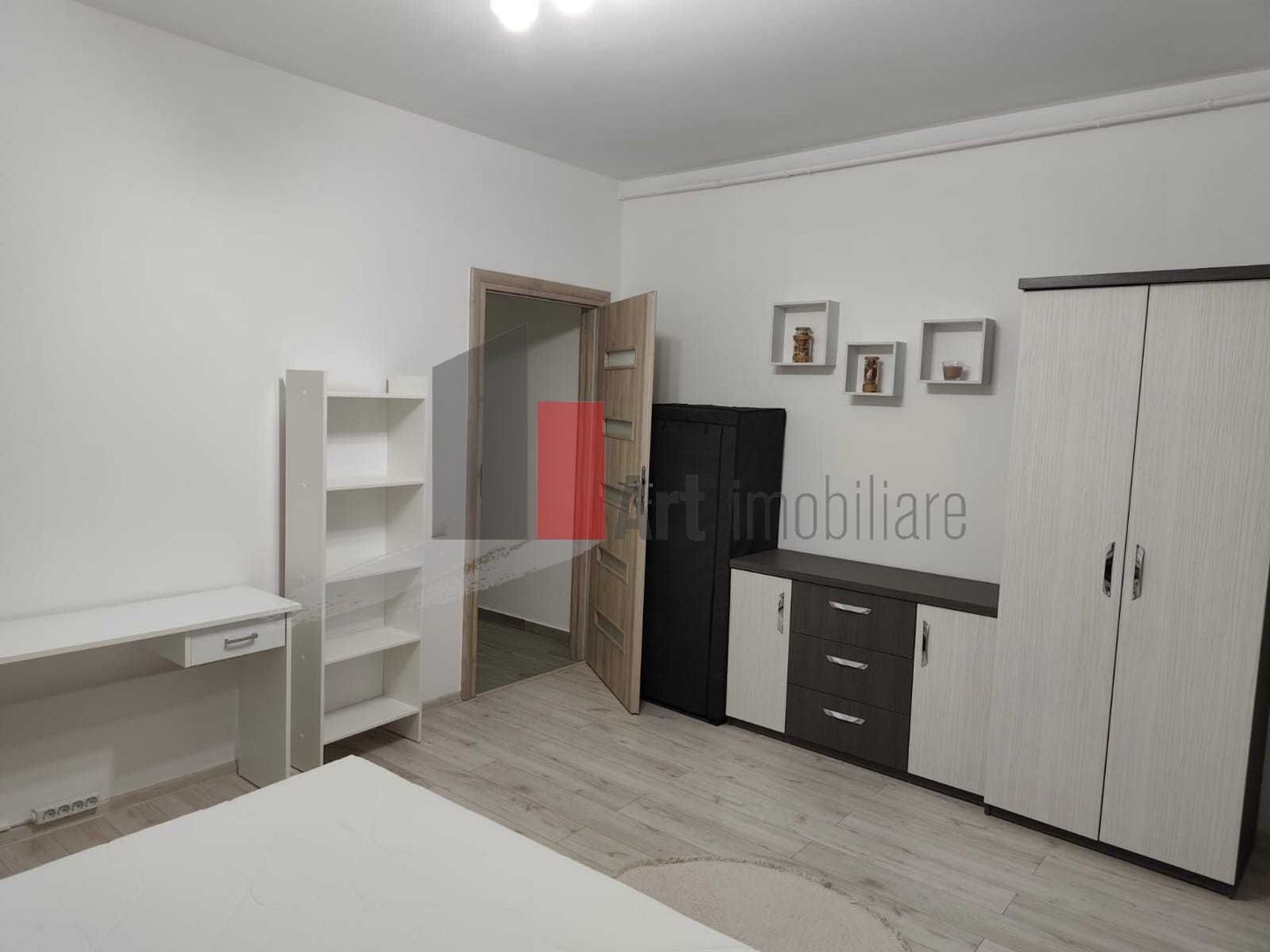Ofer spre inchiriere apartament 2 camere si loc de parcare!Rezidential Apusului - Poză 3
