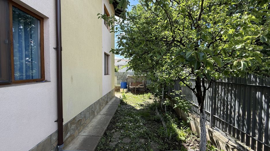 Vila construită in 2010 - P+1+pod - S=236 mp și curte 238 mp Campina! - Poză 33