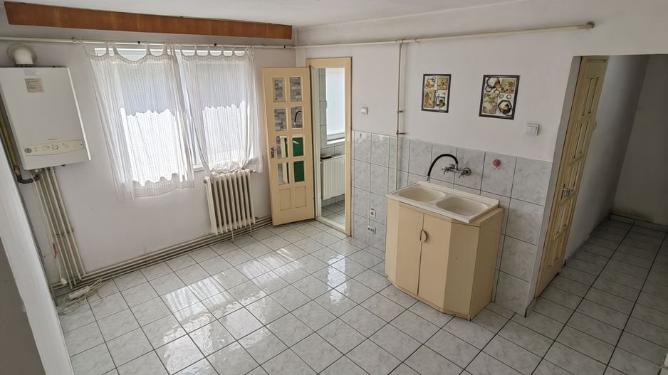 Apartament 2 camere decomandat 40 mp Simeria - Poză 2