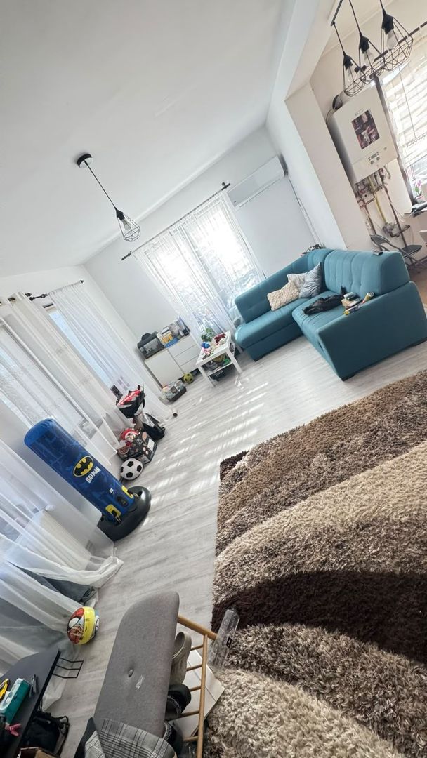 🏡 CASĂ DE VÂNZARE ÎNTR-O ZONĂ BUNĂ – CONFORT, SPAȚIU ȘI POSIBILITATE - Poză 1